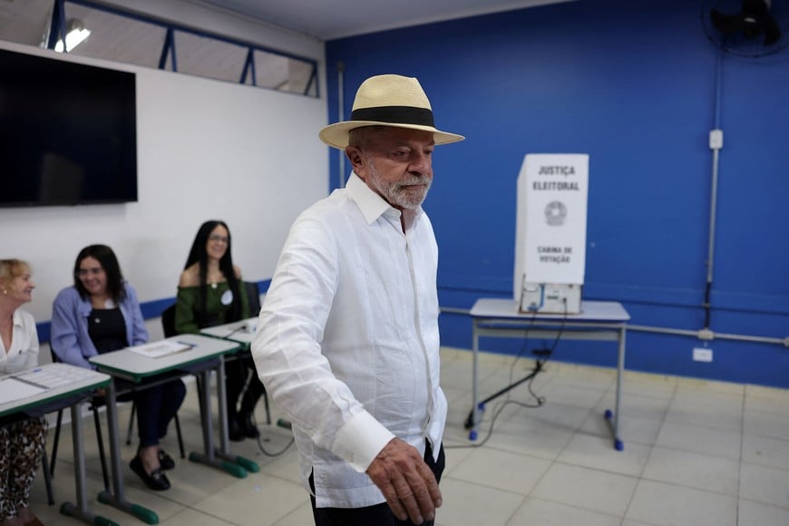 Brazilian President and Workers' Party (PT) candidate for re-election, Luiz Inacio Lula da Silva, arrives to vote in the general election in Sao Bernardo do Campo, Brazil, October 4, 2026. REUTERS/Amanda Perobelli