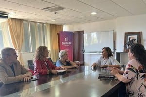 Reunión en el Ministerio de Educación. Miembros de la comisión organizadora del Festival, recibidos por la subsecretaria de Inclusión Educativa, Betina Fiorito; y por la directora de Educación Especial, Daniela Leurino.
