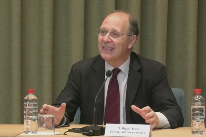 El español Miguel Ayuso Torres (65 años), es un jurista y filósofo del derecho, catedrático de Ciencia Política y Derecho Constitucional en la Universidad Pontificia Comillas de Madrid. Director de la revista Verbo, pensador tradicionalista y gran polemista.