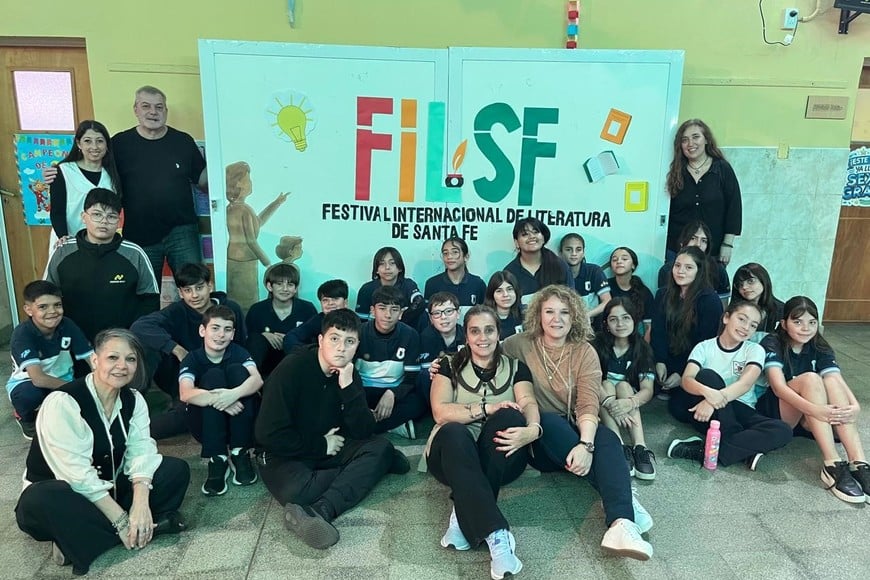 Alumnos del Instituto Presbítero Alcides Carlos Frencia, de Laguna Paiva: intensa jornada en el comienzo del Festival Internacional de Literatura de Santa Fe.