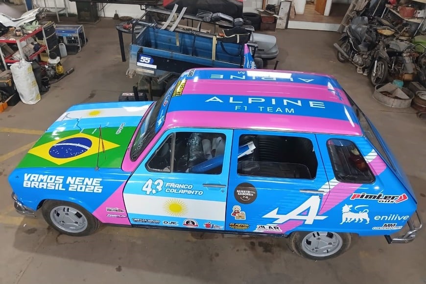 Viajarán hasta Brasil en un viejo Renault restaurado por ellos mismos.