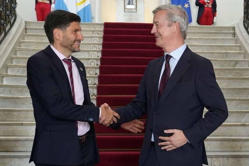 Maximiliano Pullaro recibió al embajador de la Unión Europea en la Argentina, Erik Høeg, en la Casa de Gobierno.