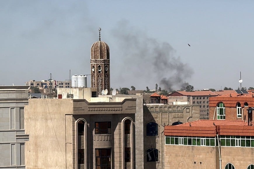 Smoke rises from the site of an airstrike in Sanaa, Yemen October 4, 2026. Picture taken with a mobile phone. REUTERS/Stringer TPX IMAGES OF THE DAY