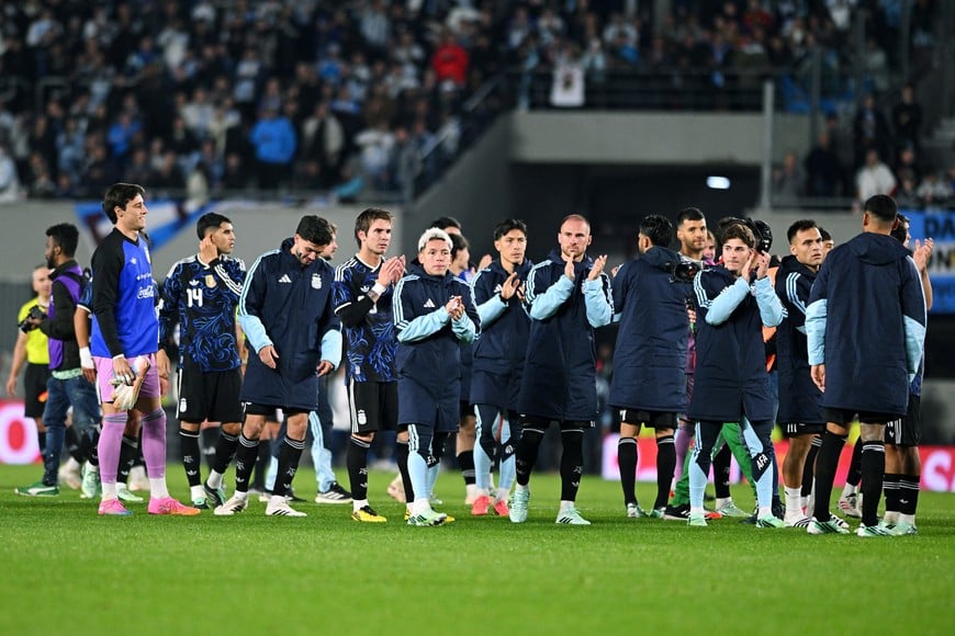 Soccer Football - International Friendly - Argentina v Burkina Faso - Estadio Monumental, Buenos Aires, Argentina - October 3, 2026
Argentina players applaud fans after the match REUTERS/Rodrigo Valle