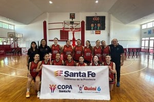 El plantel de CUST que inició la disputa de la Copa Santa Fe. Prensa Copa Santa Fe.