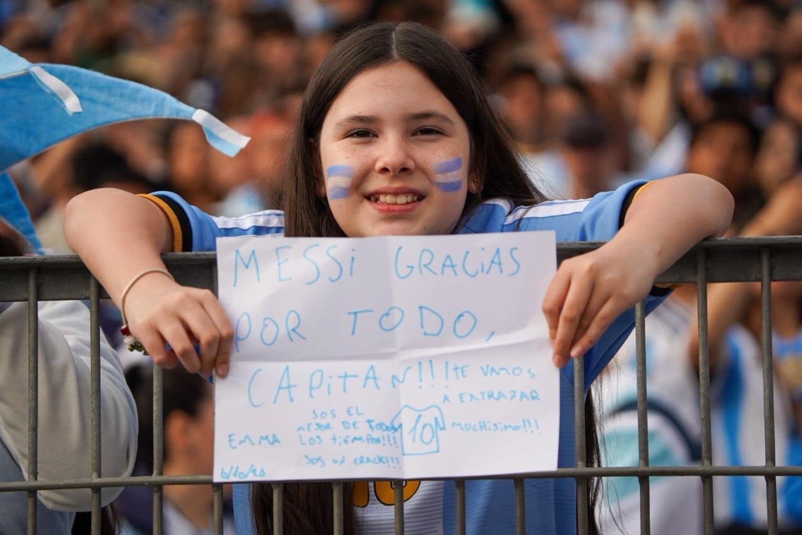 Los hinchas ya copan el Monumental.