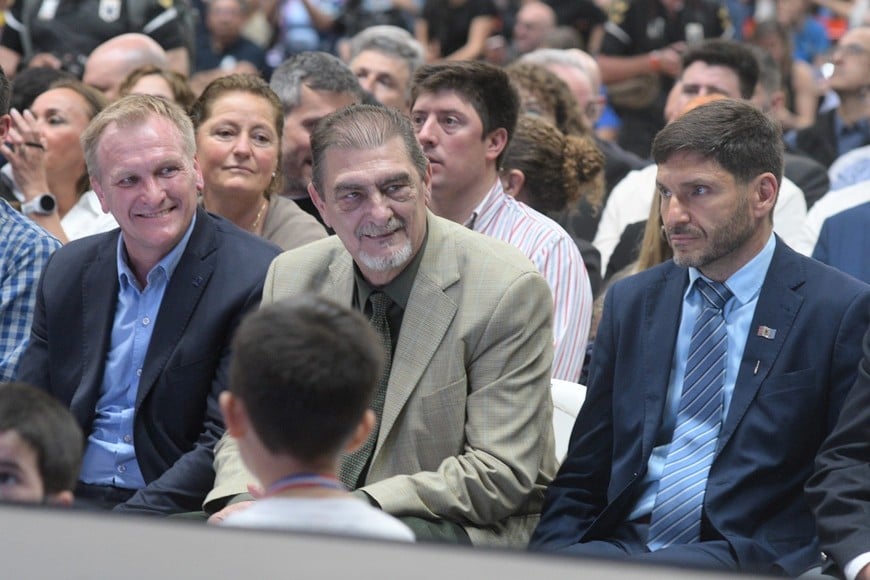 El decano de la UTN Santa Fe, Alejandro Tóffolo, y el rector Rubén Soro, les dieron la bienvenida a los estudiantes de todo el país. Foto: Manuel Fabatía