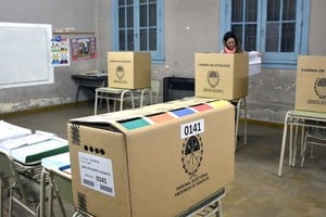 2027 será un año electoral. Se renuevan autoridades de los tres estamentos del Estado. Flavio Raina / Archivo