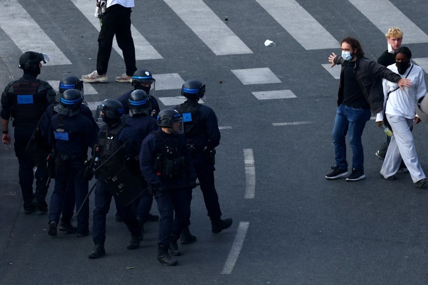 Masked protesters face off with French police amid clashes at Place de la Nation during a demonstration by high school and university students, supported by teachers' union and school parents, in Paris as part of a nationwide day of demonstrations and blockades, voicing anger over overcrowded classrooms, teacher shortages and dilapidated school buildings, which students blame on years of underinvestment, France, October 6, 2026. REUTERS/Yves Herman