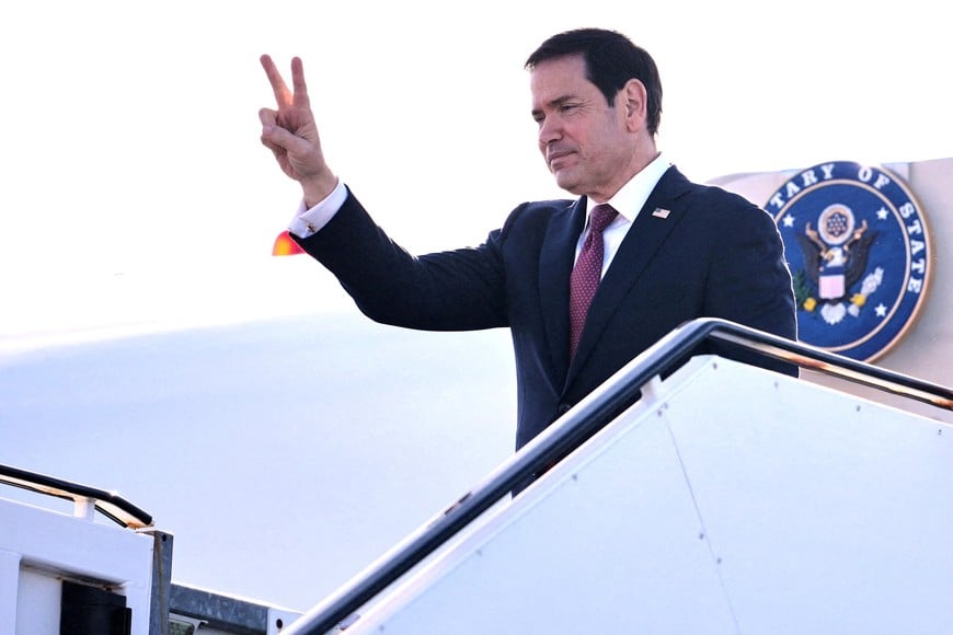 US Secretary of State Marco Rubio gestures as he boards an aircraft at Keflavik Airport in Iceland, October 6, 2026. Mark Schiefelbein/Pool via REUTERS     TPX IMAGES OF THE DAY