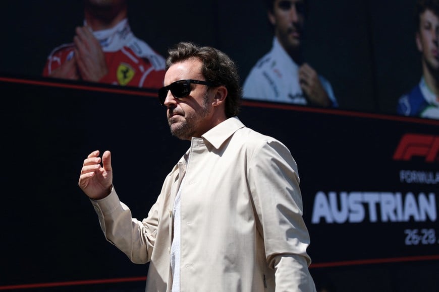 Formula One F1 - Austrian Grand Prix - Red Bull Ring, Spielberg, Austria - June 25, 2026
Aston Martin's Fernando Alonso arrives ahead of the Austrian Grand Prix REUTERS/Leonhard Foeger