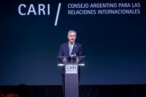 El canciller Pablo Quirno expuso ante el CARI los principales ejes de la política exterior argentina.