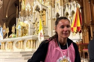 Pampita participó una vez más de la tradicional jornada religiosa.