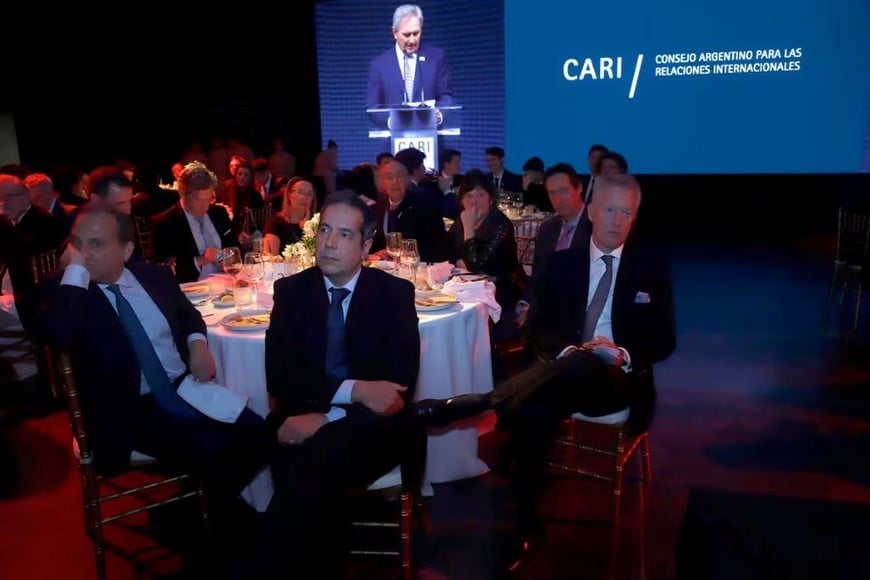 El embajador británico siguió la exposición del canciller sobre Malvinas y la relación bilatera.