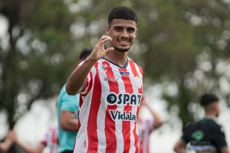 Ignacio Isla tras anotar el quinto gol.