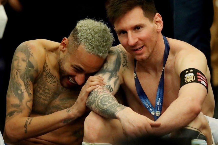 FILE PHOTO: Soccer Football - Copa America 2021 - Final - Brazil v Argentina - Estadio Maracana, Rio de Janeiro, Brazil - July 10, 2021 Brazil's Neymar and Argentina's Lionel Messi after the match REUTERS/Ricardo Moraes/File Photo