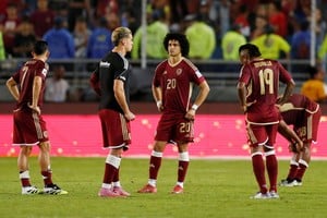 Soccer Football - World Cup - CONMEBOL Qualifiers - Venezuela v Colombia - Estadio Monumental de Maturin, Maturin, Venezuela - September 9, 2025
Venezuela's Eduard Bello and teammates look dejected after the match REUTERS/Leonardo Fernandez Viloria TPX IMAGES OF THE DAY