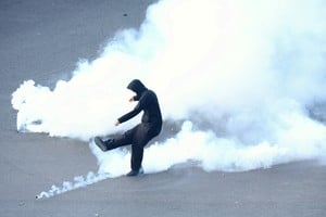 Nuevos choques entre estudiantes y la Policía durante una protesta masiva en Francia. Foto: Reuters