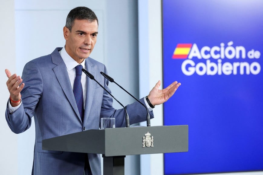 Spain's Prime Minister Pedro Sanchez attends a press conference after cabinet meeting at Moncloa Palace, in Madrid, Spain, October 6, 2026. REUTERS/Juan Medina