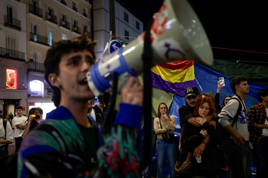 A man uses a megaphone as people gather at the protest camp at Puerta del Sol square following the death of Maricarmen Abascal, the 87-year-old woman whose eviction sparked housing protests in Spain, in Madrid, Spain, October 7, 2026. REUTERS/Violeta Santos Moura