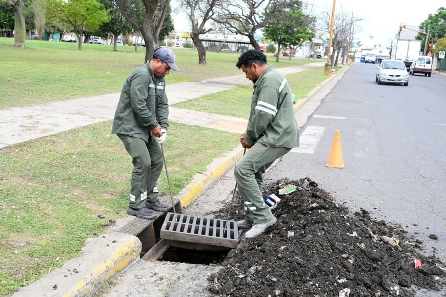 Otra medida central ante la contingencia es mantener los desagües limpios. Gentileza