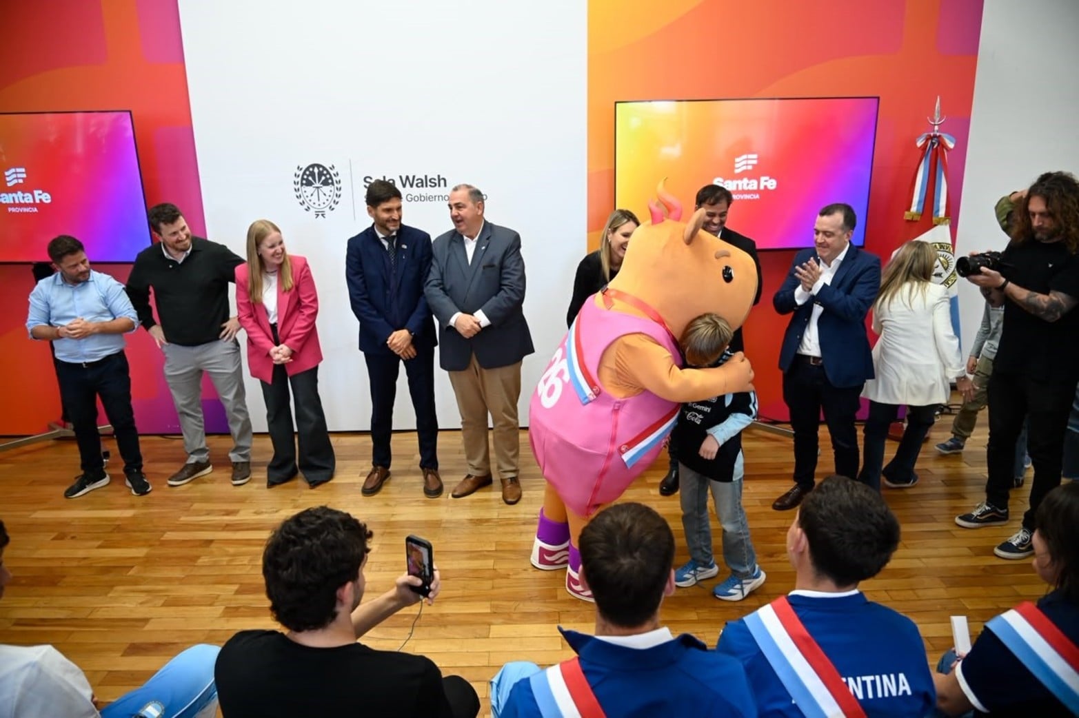 Reconocimiento de Provincia en Rosario a deportistas que participaron de los Juegos Suramericanos.