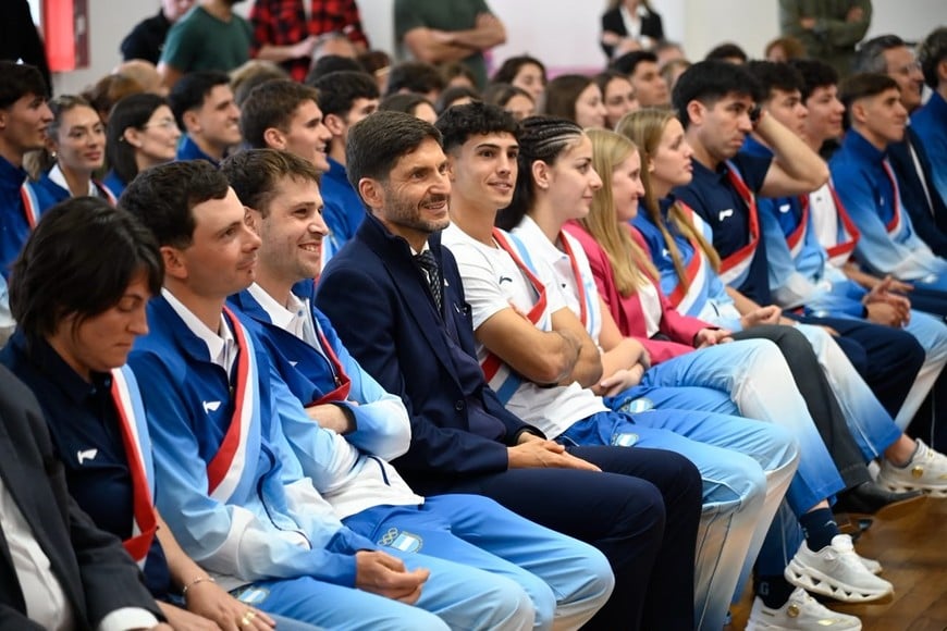 Santa Fe reconoció con premios económicos a sus deportistas