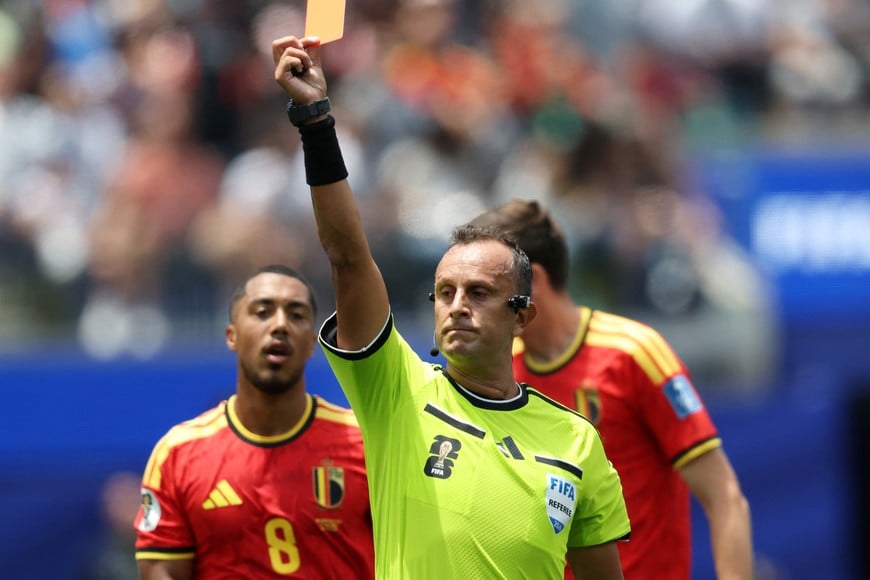 Soccer Football - FIFA World Cup 2026 - Group G - Belgium v Iran - Los Angeles Stadium, Inglewood, California, U.S. - June 21, 2026
Referee Dario Herrera shows a red card to Belgium's Nathan Ngoy IMAGN IMAGES via Reuters/Kiyoshi Mio