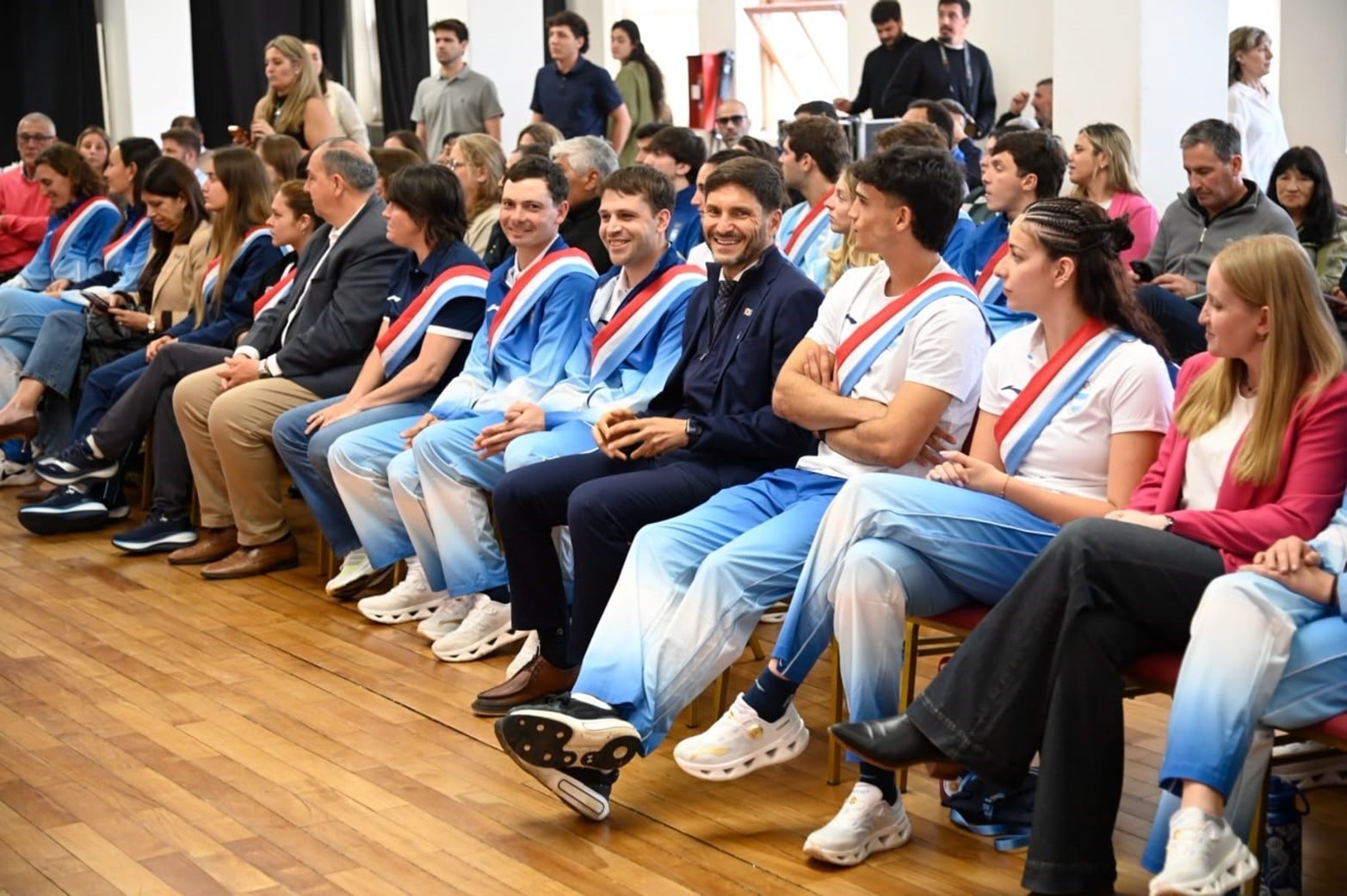 Reconocimiento de Provincia en Rosario a deportistas que participaron de los Juegos Suramericanos.
