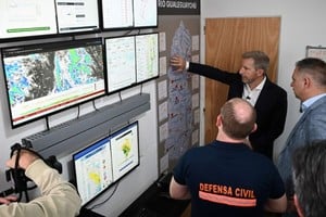 La provincia entregó al municipio cuatro medidores de nivel de agua con tecnología ultrasónica. Foto: GER