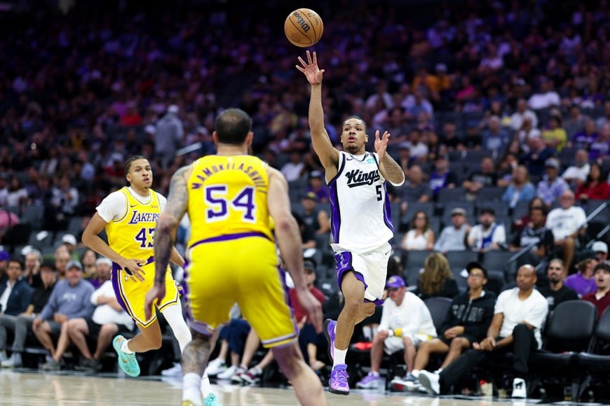 Oct 5, 2026; Sacramento, California, USA;  Sacramento Kings guard Darius Acuff Jr. (5) lobs a pass against the Los Angeles Lakers during the third quarter at Golden 1 Center.  Mandatory Credit: Sergio Estrada-Imagn Images