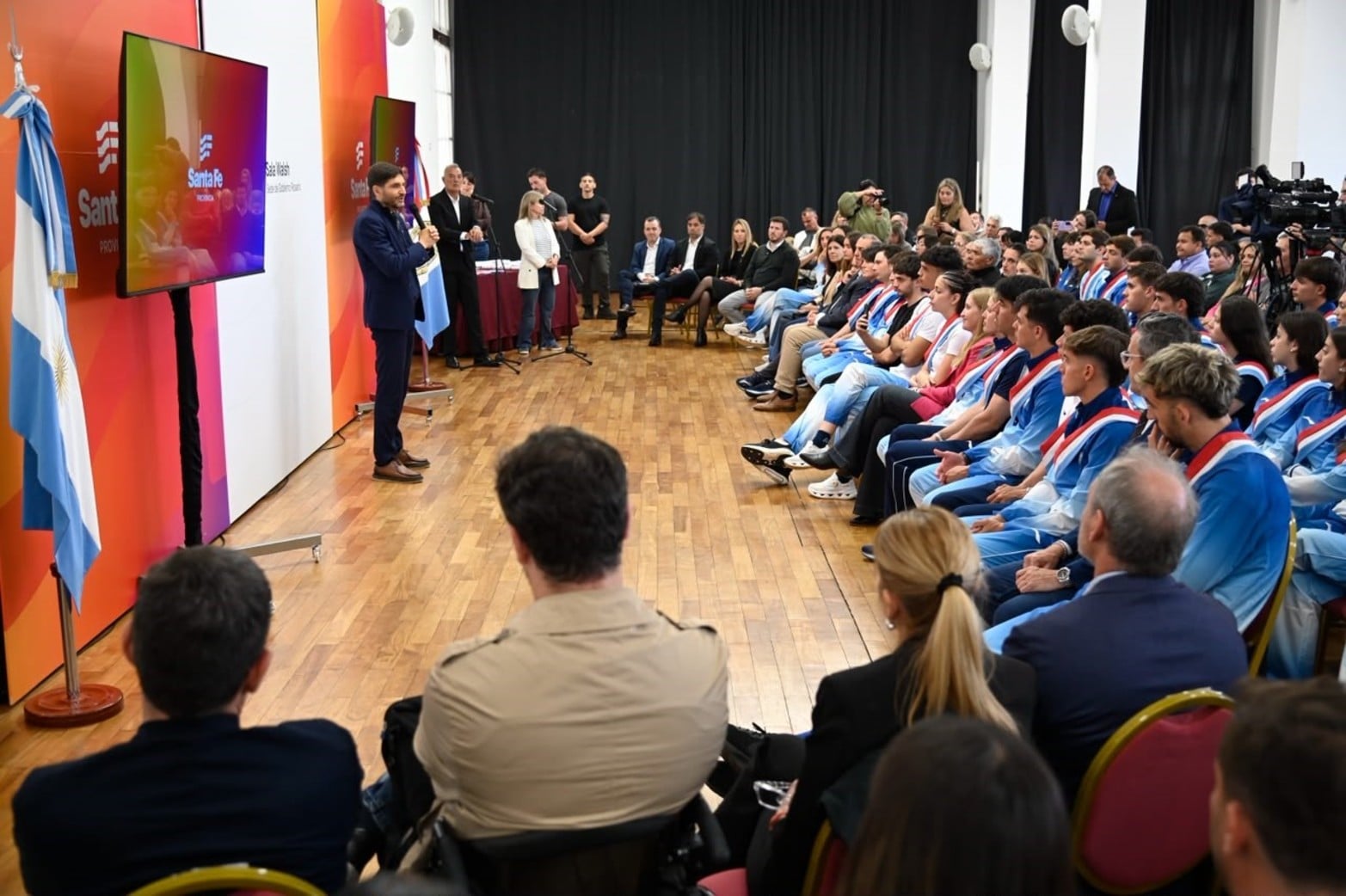 Reconocimiento de Provincia en Rosario a deportistas que participaron de los Juegos Suramericanos.