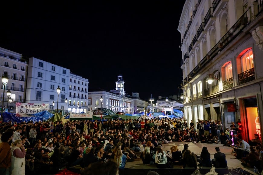 People gather at the protest camp at Puerta del Sol square following the death of Maricarmen Abascal, the 87-year-old woman whose eviction sparked housing protests in Spain, in Madrid, Spain, October 7, 2026. REUTERS/Violeta Santos Moura