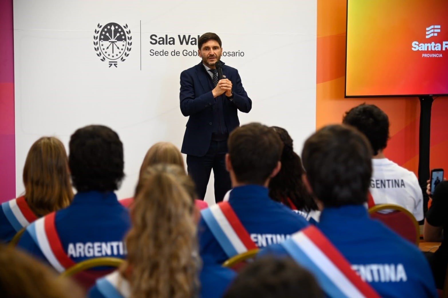 Reconocimiento de Provincia en Rosario a deportistas que participaron de los Juegos Suramericanos.