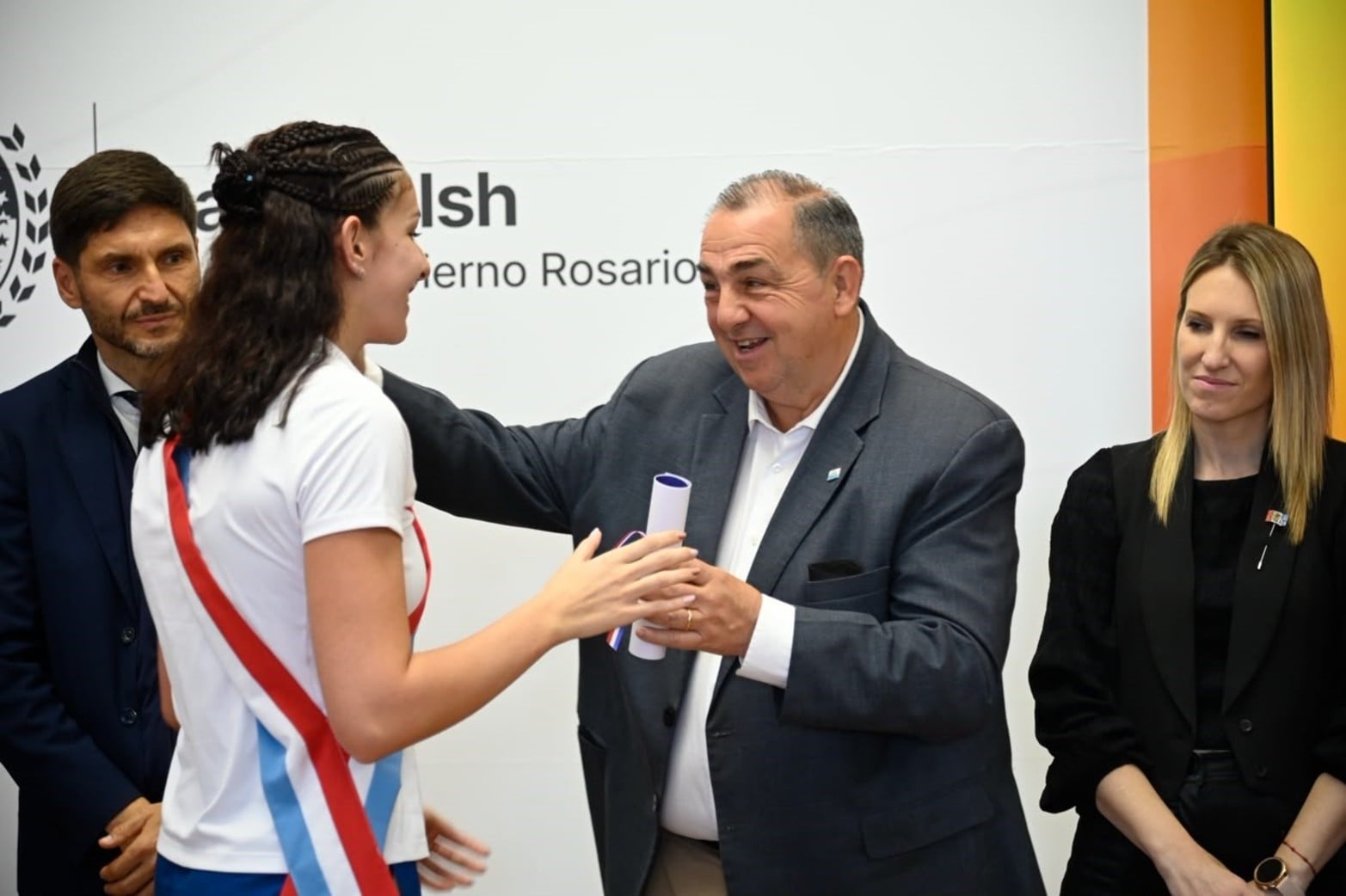 Reconocimiento de Provincia en Rosario a deportistas que participaron de los Juegos Suramericanos.
