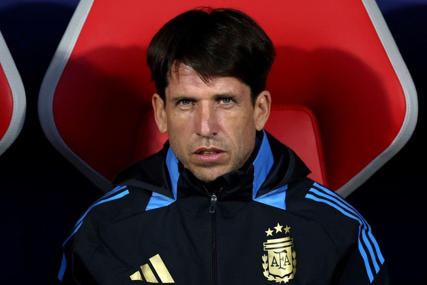 Soccer Football - FIFA World Cup U-20 - Semi final - Argentina v Colombia - Estadio Nacional, Santiago, Chile - October 15, 2025
Argentina coach Diego Placente before the match REUTERS/Pablo Sanhueza