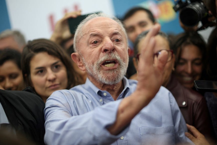 Brazilian President Luiz Inacio Lula da Silva, the Workers' Party (PT) candidate for presidential re-election attends the closing ceremony of a joint meeting of the Workers' Party (PT) caucuses in Congress, ahead of the runoff election, in Brasilia, Brazil, October 7, 2026. REUTERS/Adriano Machado