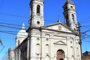 Imagen actual del templo de Nuestra Señora del Rosario y Convento de Santo Domingo. No corresponde a la iglesia de la época del paso de Belgrano, que era pequeña y de estilo "colonial". El edificio actual necesita urgente restauración.