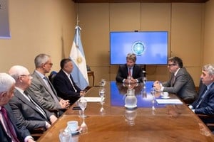 Mahiques se reunió con autoridades de la AMIA para analizar posibles acciones por el atentado.
