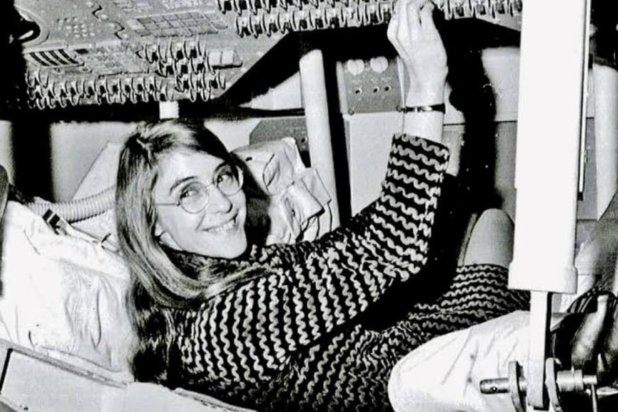 Margaret Hamilton lideró en el MIT el equipo que desarrolló el software de vuelo utilizado por las misiones Apolo.