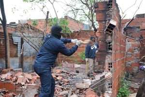 Derribaron dos búnkers vinculados al Clan Riquelme en Rosario y ya son 92 los inmuebles inactivados. Crédito: Gobierno de Santa Fe