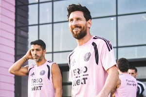 Messi sonriente regresó a Miami para jugar con Inter.