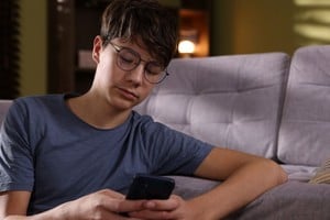 Convivencia con dinámicas de acoso y manipulación en el entorno digital