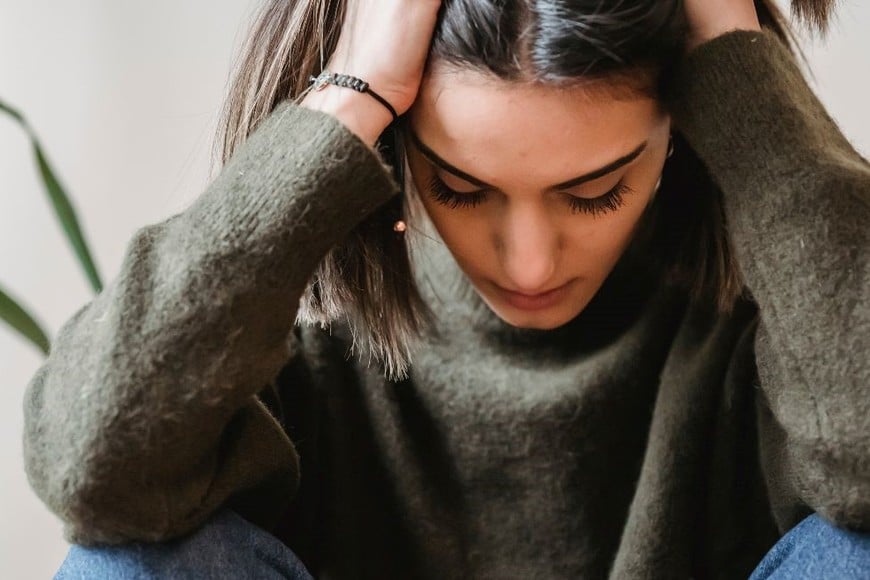 Si aparecen dolor de pecho intenso, dificultad respiratoria o pérdida de conocimiento, es importante solicitar asistencia médica.