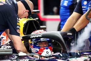 Verstappen adelantó a Hamilton bajo bandera amarilla, pero no fue sancionado: los comisarios comprobaron que había desacelerado y evaluaron la diferencia de velocidad entre ambos. REUTERS/Edgar Su