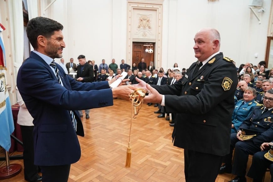 Pullaro entregó diplomas a 88 policías retirados que se reincorporaron a la fuerza en 2024.