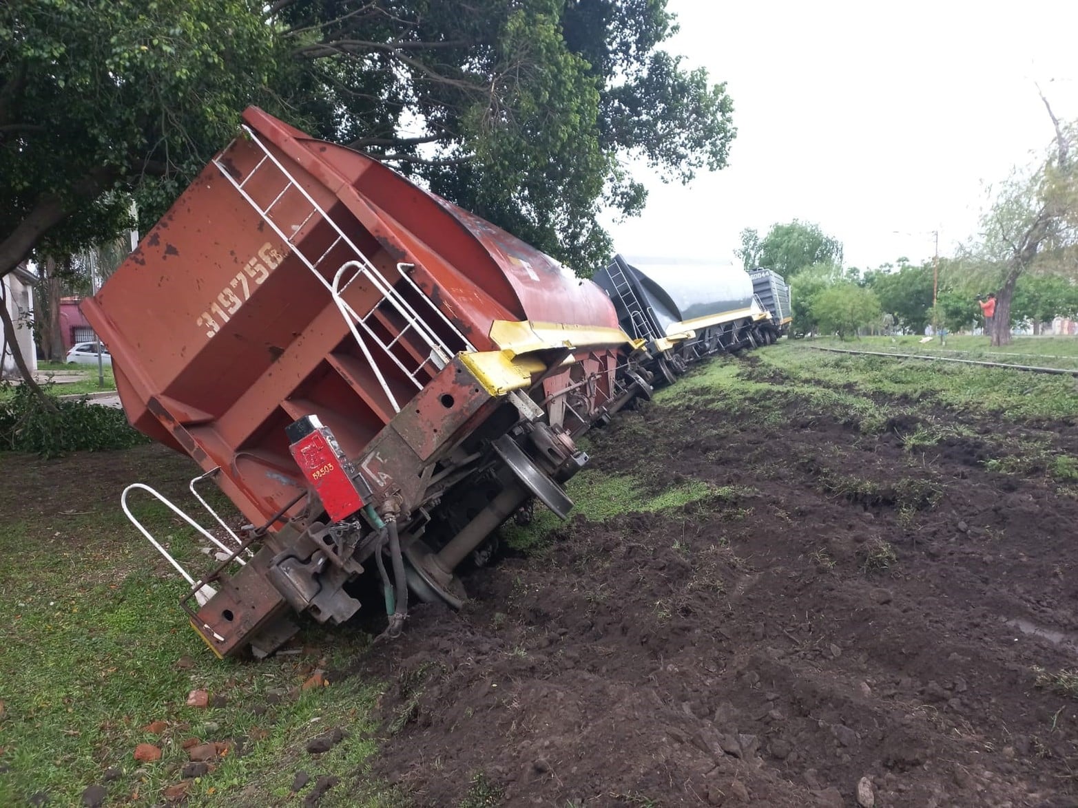 Descarrilaron dos vagones de un tren en la ciudad de Santa Fe.
