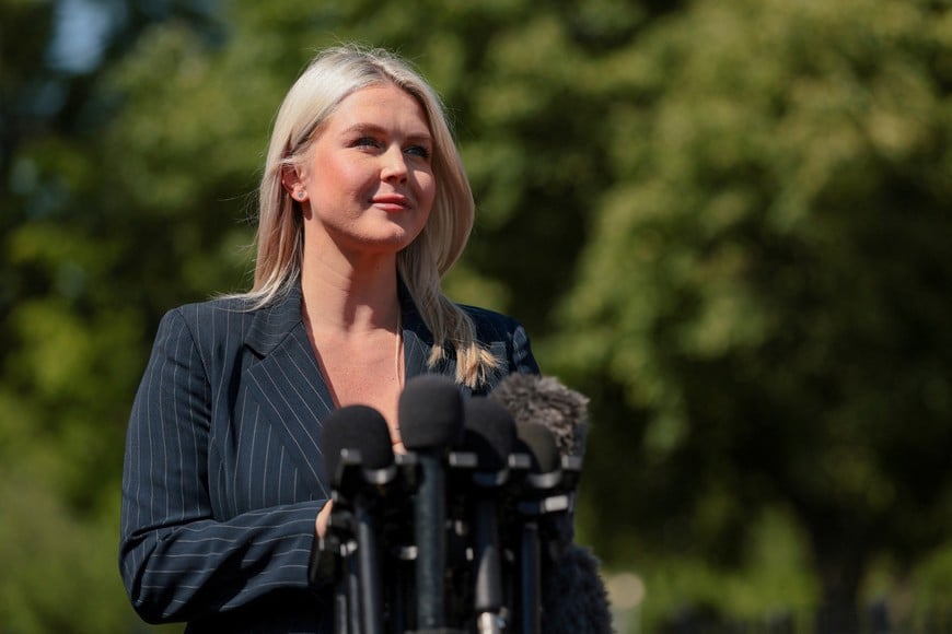 White House Press Secretary Karoline Leavitt speaks with members of the media at the White House in Washington, D.C., U.S., April 22, 2026. REUTERS/Kylie Cooper