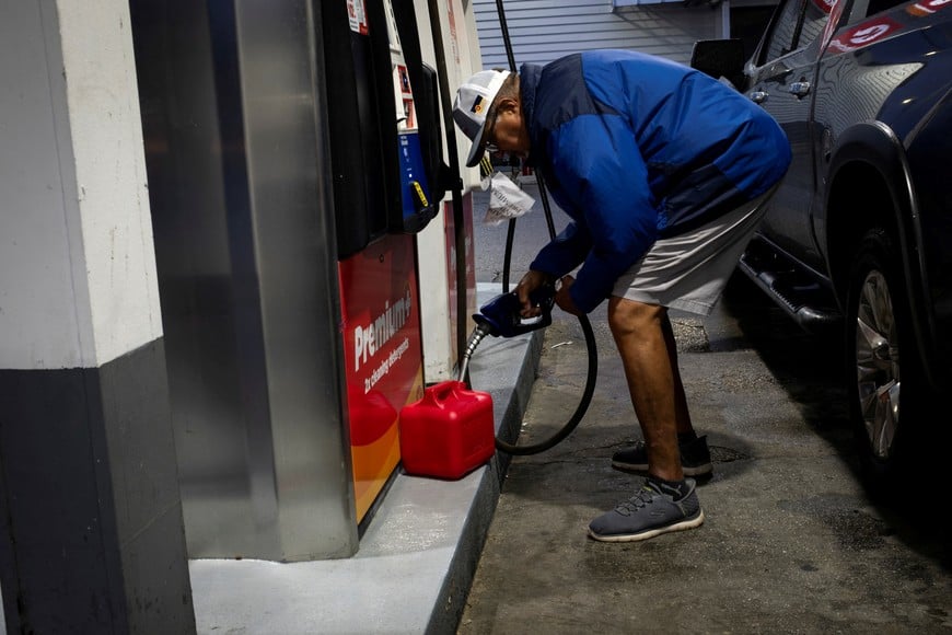 A man fills up a gas container as Hurricane Isaias moves through the Gulf of Mexico and is forecast to strengthen before reaching the US Gulf Coast, in Pensacola, Florida, US, October 9, 2026. REUTERS/Marco Bello