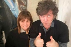 Tras varios cortocircuitos políticos, la foto en la residencia presidencial ratificó la alianza de cara a los próximos desafíos del oficialismo en el Congreso.
